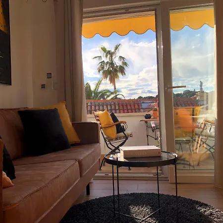 Azamara Old Town Apartman