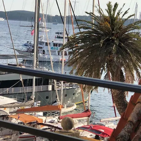 Azamara Old Town * 흐바르