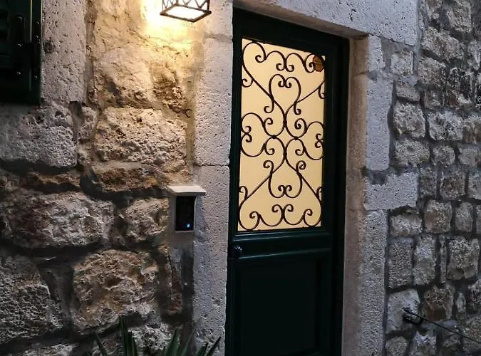 Azamara Old Town Apartman