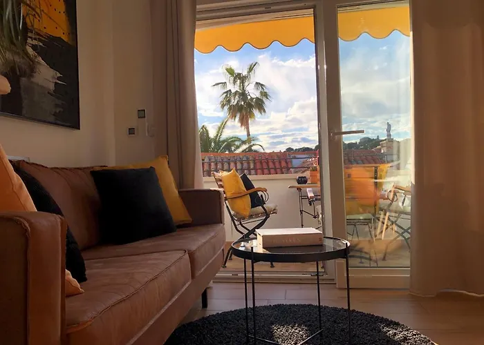 Azamara Old Town Apartman