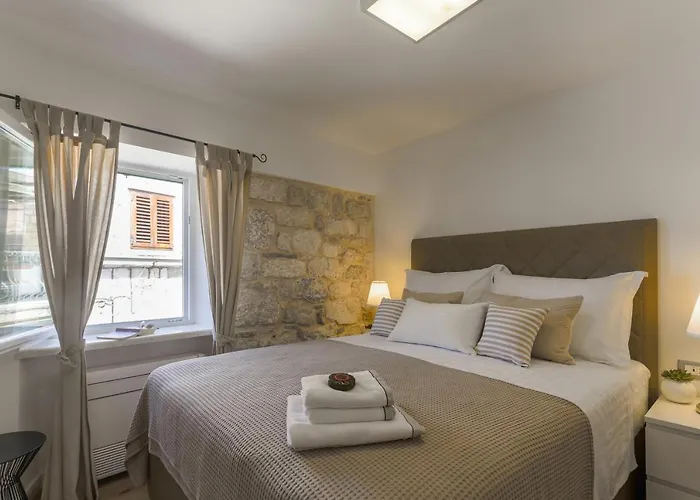 Azamara Old Town هفار