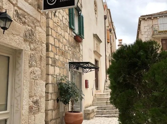 Azamara Old Town شقة