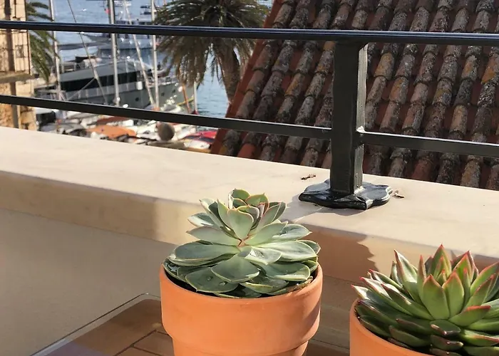 Azamara Old Town هفار